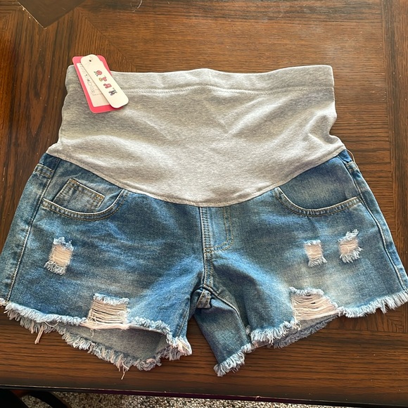 Maternity Denim Shorts Size Medium - Picture 2 of 7